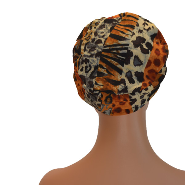 Handgemaakte chemo muts Bonnie groen met blad, dierenprint maat M