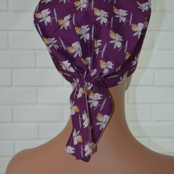 Operatiemuts of OK muts aubergine kleur met engeltje en kiesje