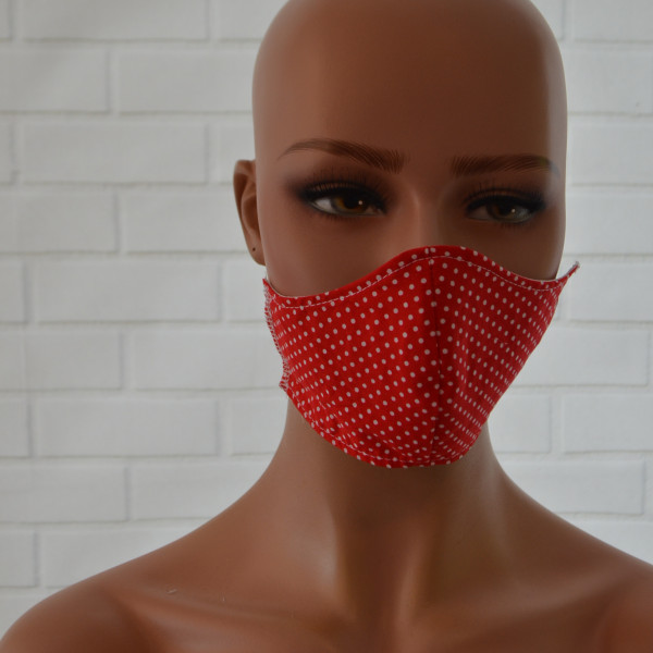 Mondkapje of gezichtsmasker rood met kleine witte stip