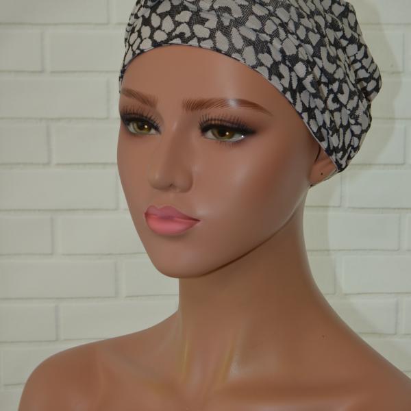 Handgemaakte chemo muts Brina wit blauw/wit zwart maat M