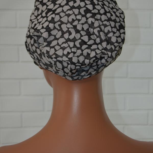 Handgemaakte chemo muts Brina wit blauw/wit zwart maat M