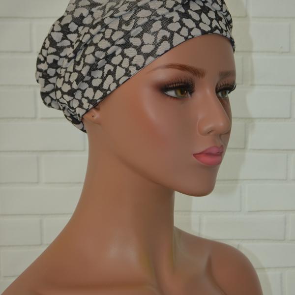 Handgemaakte chemo muts Brina wit blauw/wit zwart maat M
