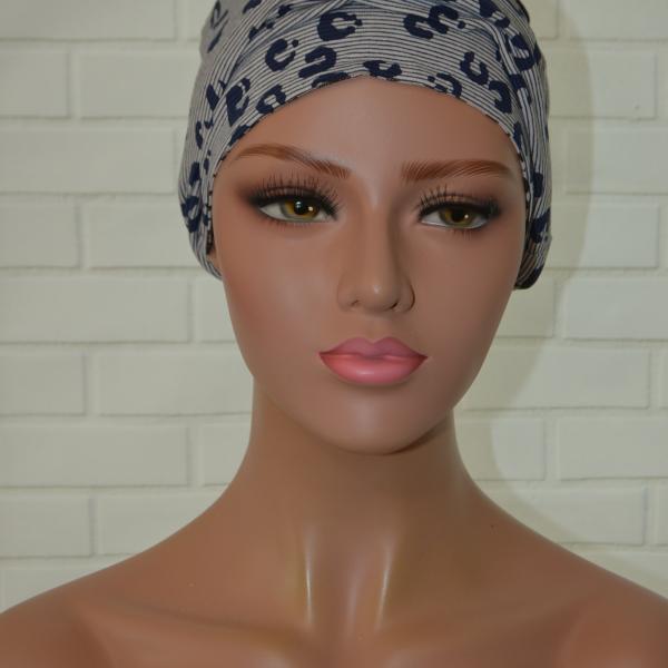 Handgemaakte chemo muts Brina wit blauw/wit zwart maat M