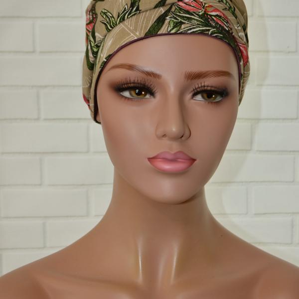 Handgemaakte chemo muts Brina aubergine en camel maat M