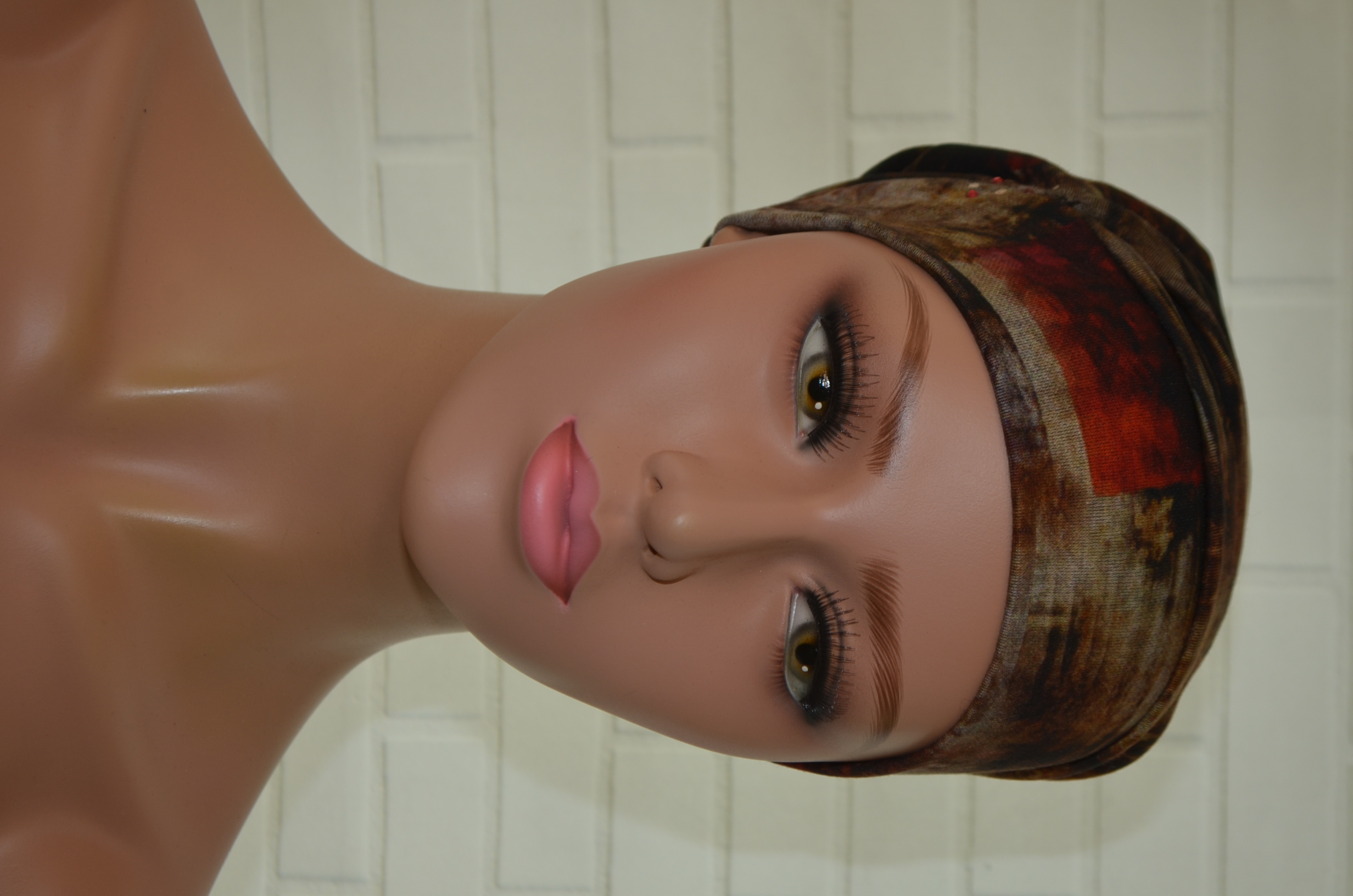 Handgemaakte chemo muts Barbara maat L bruin rood tinten