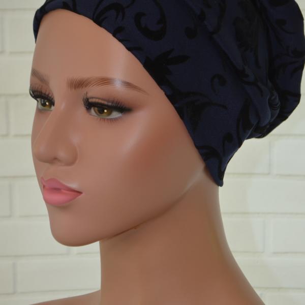 Handgemaakte chemo muts Barbara maat S donker blauw met zwart velours
