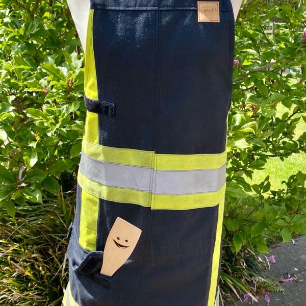Schort van uitrukpakken met rode band