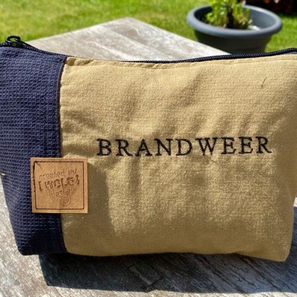 Handgemaakte toilettas van brandweerstof