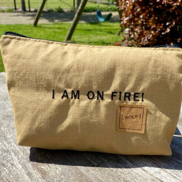 Handgemaakte toilettas, i am on fire