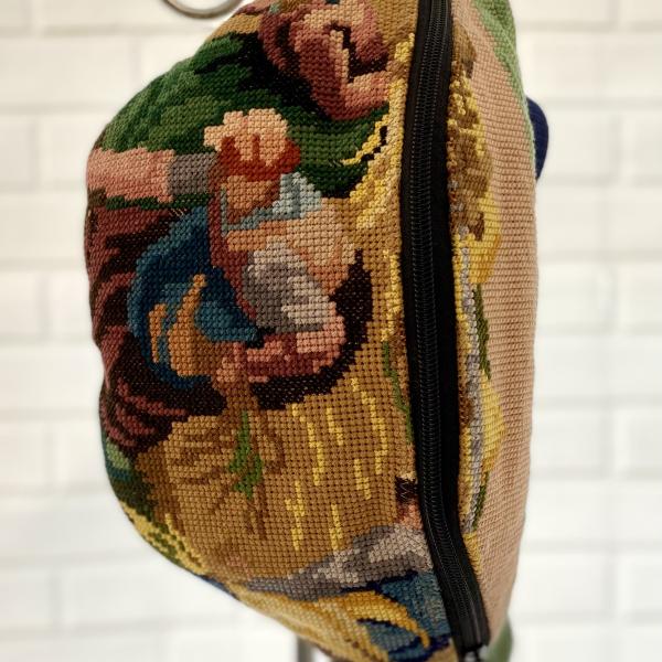 Crossbodybag vrouwen op het maaiveld