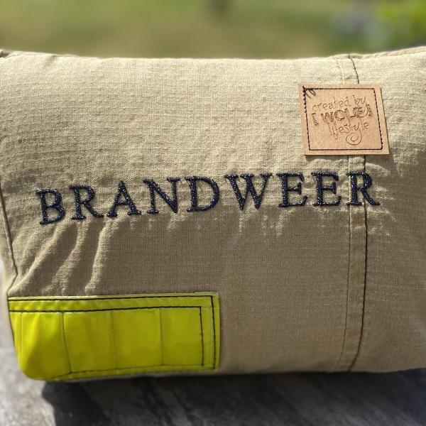 Handgemaakte toilettas geborduurd brandweer