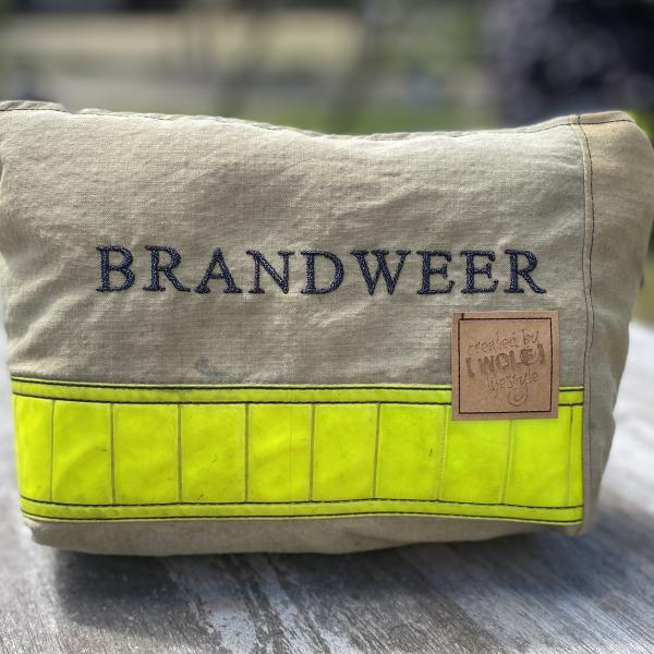 Handgemaakte toilettas geborduurd brandweer 2