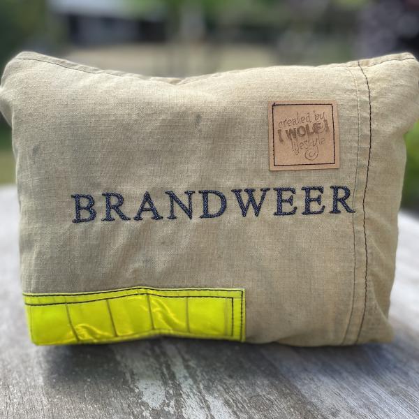 Handgemaakte toilettas geborduurd brandweer 3