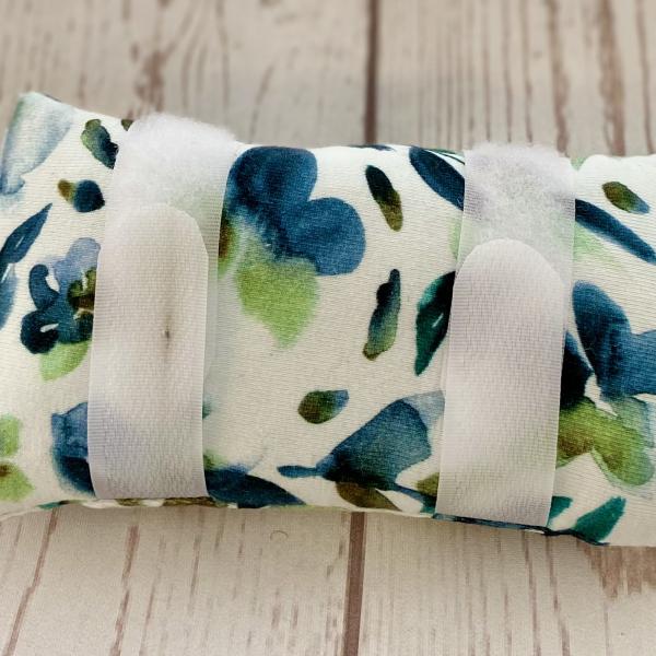 Port-a-cath kussen wit met blauwe en groene blaadjes