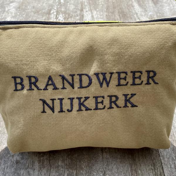 Handgemaakte toilettas geborduurd brandweer Nijkerk 2