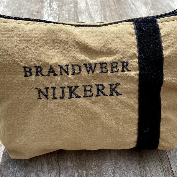 Handgemaakte toilettas geborduurd brandweer Nijkerk