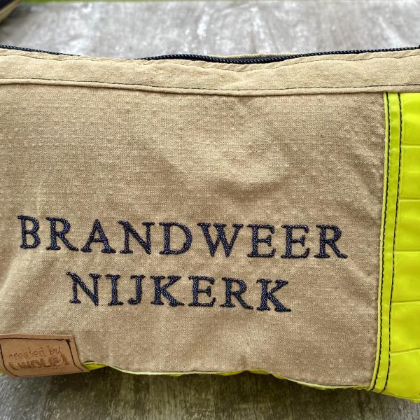 Handgemaakte toilettas geborduurd brandweer Nijkerk 3