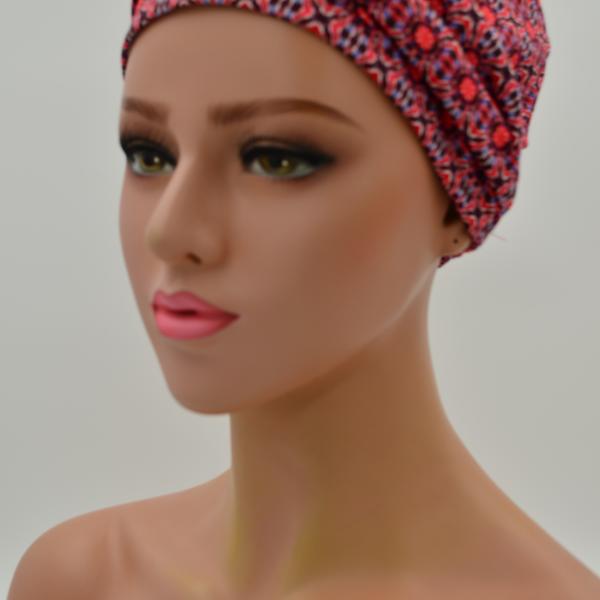 Handgemaakte chemo muts Bente rood maat L
