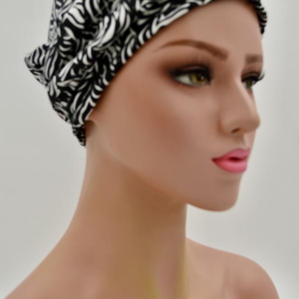 Handgemaakte chemo muts Bente zwart wit maat L