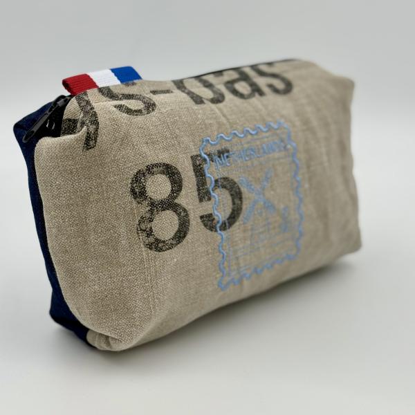 Toilettas van ptt postzak blauwe postzegel