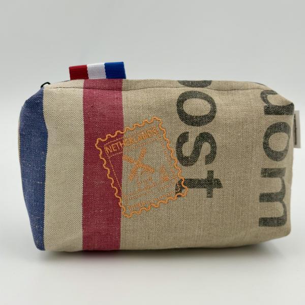 Toilettas van ptt postzak oranje postzegel