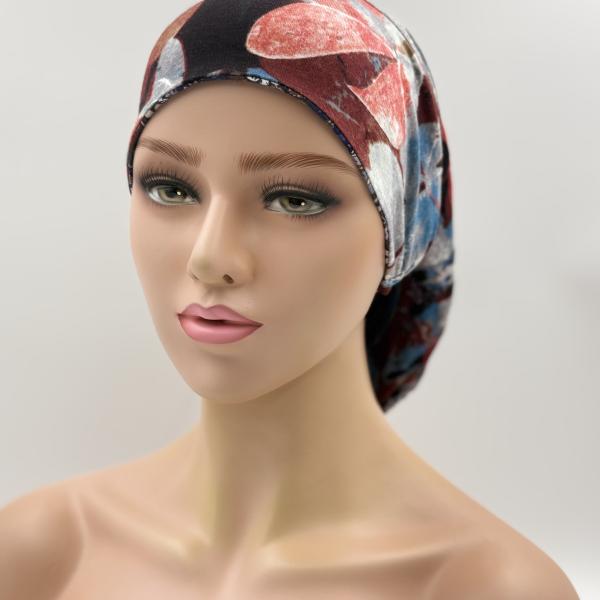 Handgemaakte chemo muts Bonnie rood en blauw tinten maat s