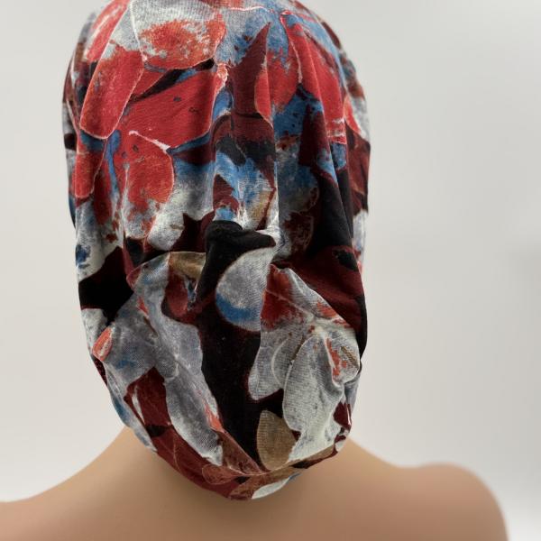 Handgemaakte chemo muts Bonnie rood en blauw tinten maat s