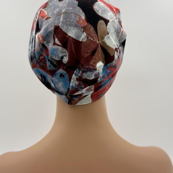 Handgemaakte chemo muts Bonnie rood en blauw tinten maat s