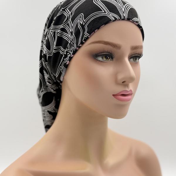 Handgemaakte chemo muts Bonnie zwart en lila tinten maat s