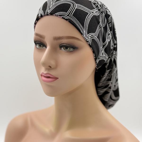 Handgemaakte chemo muts Bonnie zwart en lila tinten maat s