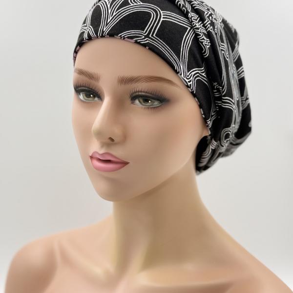 Handgemaakte chemo muts Bonnie zwart en lila tinten maat s