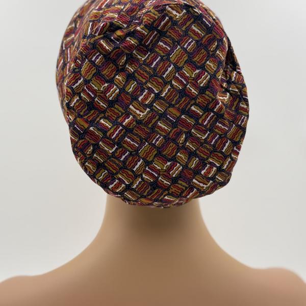 Handgemaakte chemo muts Bonnie paars, rood, bruin en groen met gouden stip maat S