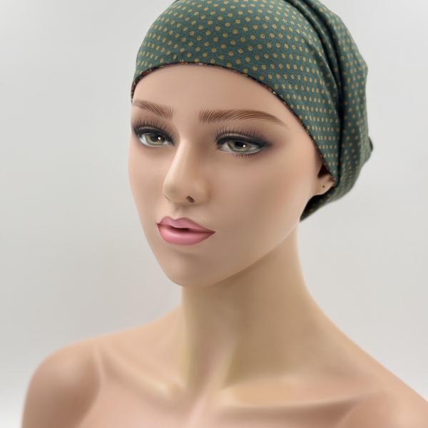 Handgemaakte chemo muts Bonnie paars, rood, bruin en groen met gouden stip maat S