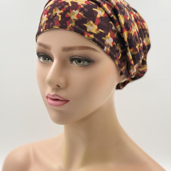 Handgemaakte chemo muts Bonnie bruin, rood, geel en groen met eikeltjes maat S