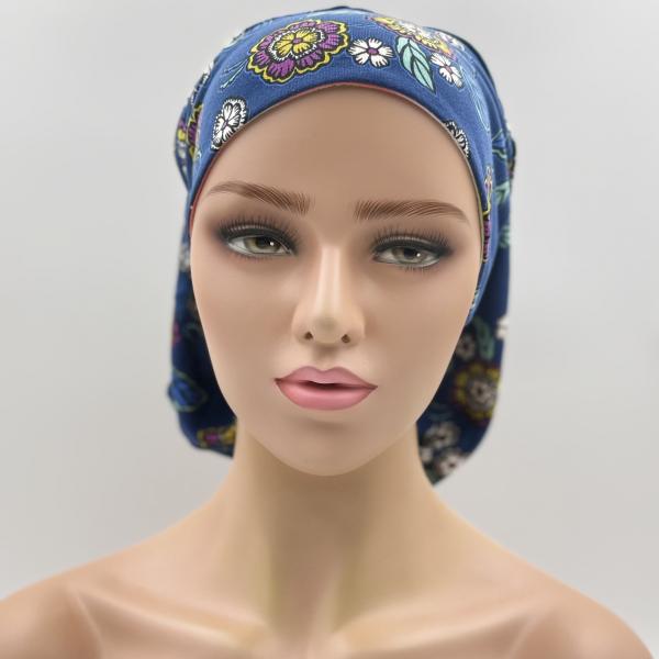 Handgemaakte chemo muts Bonnie kobalt blauw bloemen, wit roze gestreept maat S
