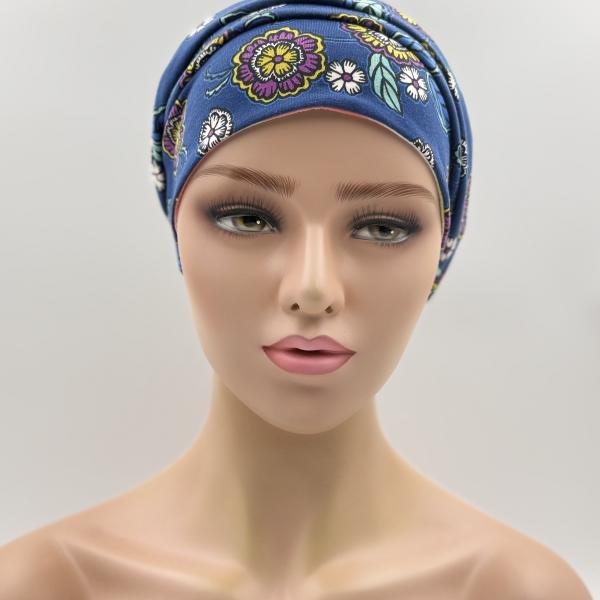 Handgemaakte chemo muts Bonnie kobalt blauw bloemen, wit roze gestreept maat M