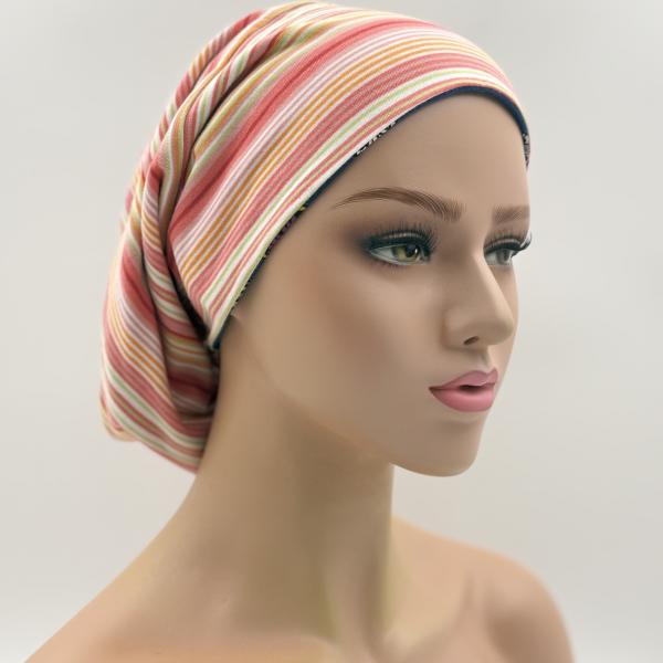 Handgemaakte chemo muts Bonnie kobalt blauw bloemen, wit roze gestreept maat M