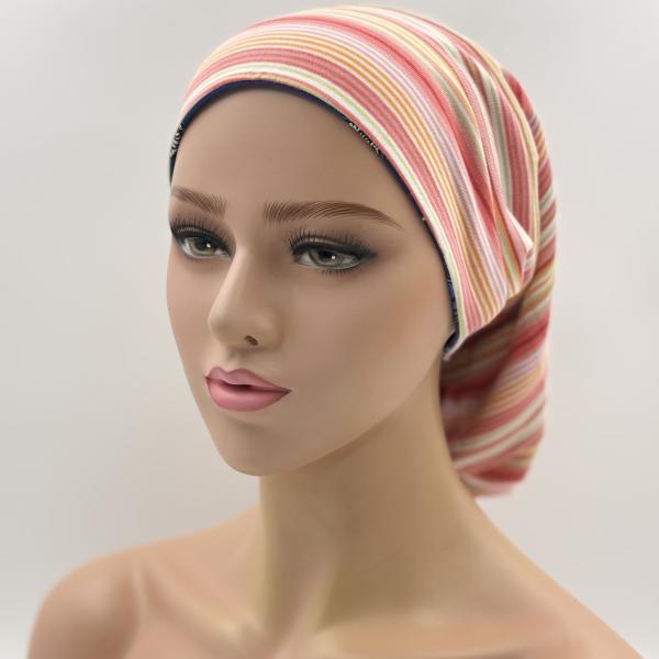 Handgemaakte chemo muts Bonnie kobalt blauw bloemen, wit roze gestreept maat M