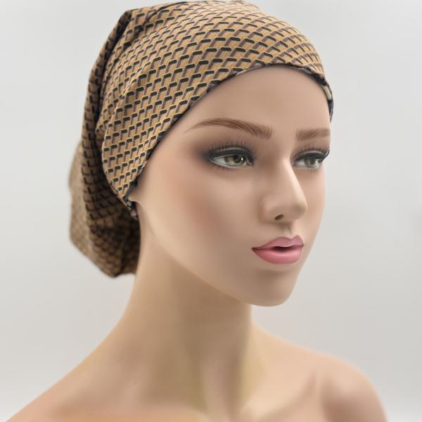 Handgemaakte chemo muts Bonnie bruin met donker blauw en gebreide camouflage maat M