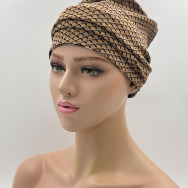 Handgemaakte chemo muts Bonnie bruin met donker blauw en gebreide camouflage maat M