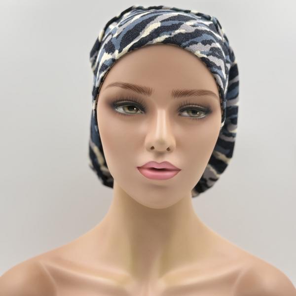 Handgemaakte chemo muts Bonnie bruin met donker blauw en gebreide camouflage maat M