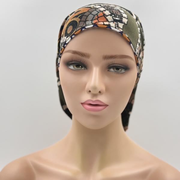 Handgemaakte chemo muts Bonnie groen met figuren, wit ruit maat M