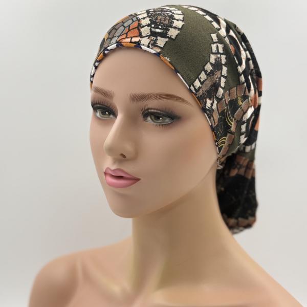 Handgemaakte chemo muts Bonnie groen met figuren, wit ruit maat L
