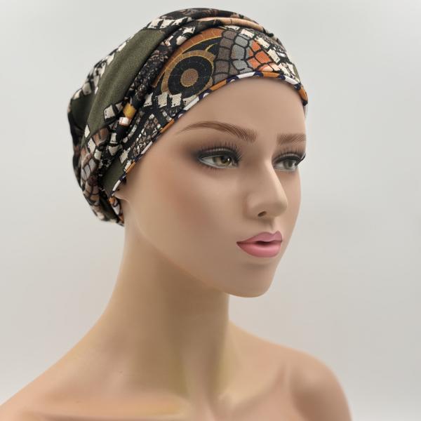 Handgemaakte chemo muts Bonnie groen met figuren, wit ruit maat L