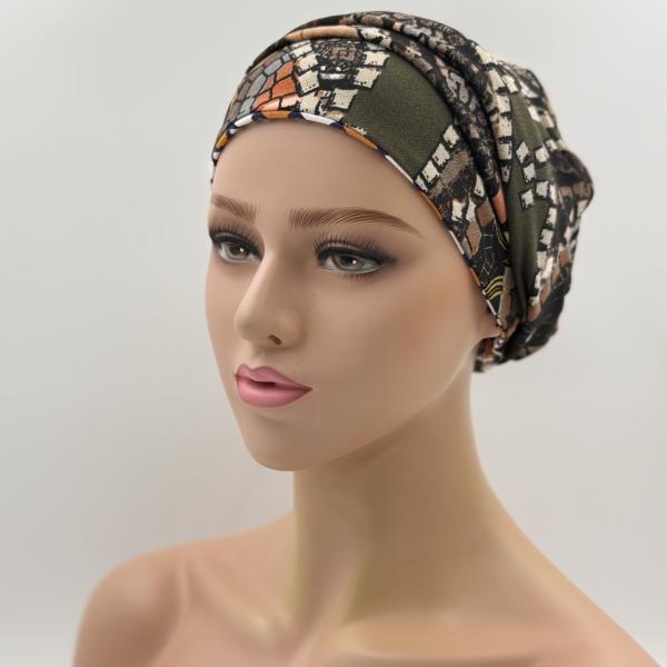 Handgemaakte chemo muts Bonnie groen met figuren, wit ruit maat L