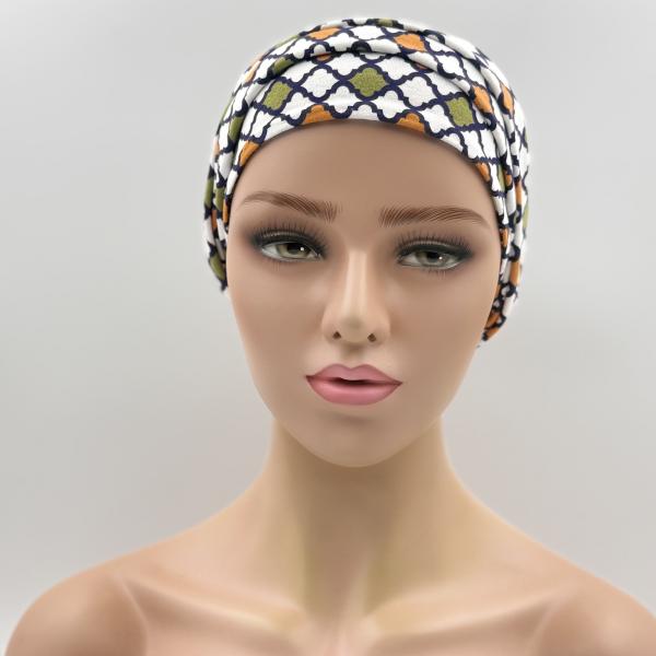 Handgemaakte chemo muts Bonnie groen met figuren, wit ruit maat L