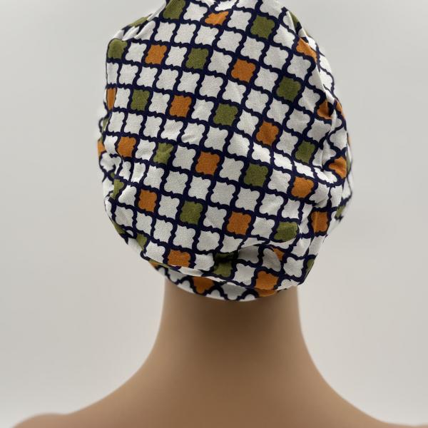 Handgemaakte chemo muts Bonnie groen met figuren, wit ruit maat L