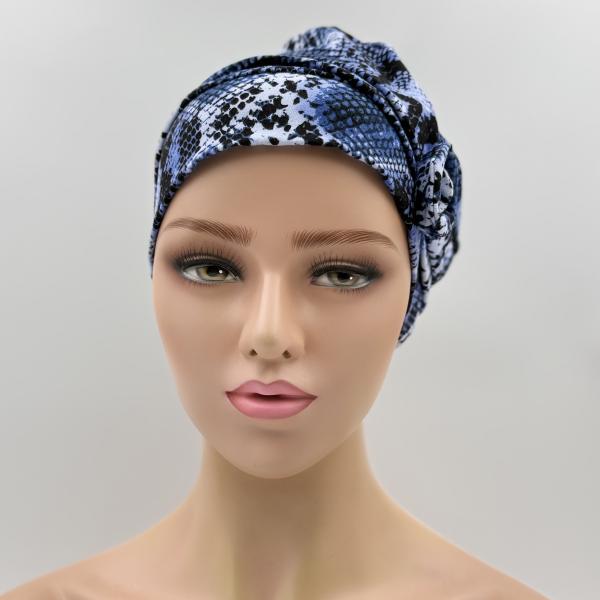 Handgemaakte chemo muts Barbara maat M blauw met bloem
