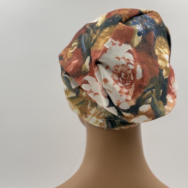 Handgemaakte chemo muts Barbara maat M terra creme met rozen