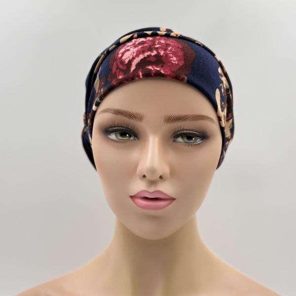 Handgemaakte chemo muts Barbara maat S donker blauw met bloemen